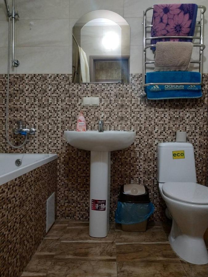Апартаменти В Новому Будинку В Самому Центрi Khmel'nyts'kyy Ngoại thất bức ảnh
