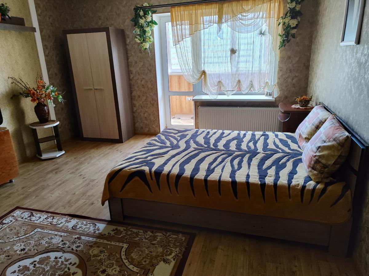 Апартаменти В Новому Будинку В Самому Центрi Khmel'nyts'kyy Ngoại thất bức ảnh